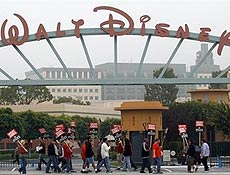 Roteiristas fazem protesto diante de estdios The Walt Disney em Burbank, na Califrnia