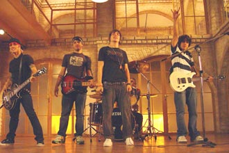 Banda NXZero gravou participação para a novela "Dance Dance Dance!", da Band; cenas vão ao ar em janeiro de 2008 