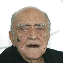 Oscar Niemeyer, 100, vai projetar complexo em Rosário, Argentina - 07348275