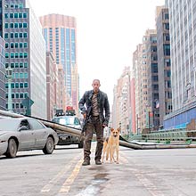 O ator norte-americano Will Smith  um cientista que sobrevive a tragdia em NY
