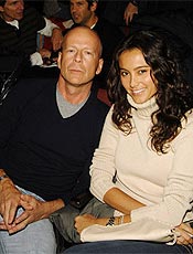 Ator Bruce Willis e modelo Emma Heming se casaram no Caribe