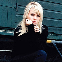 Duffy ganhou três prêmios no Brit Awards: melhor artista feminina, revelação e álbum
