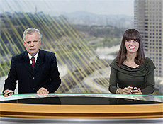Chico Pinheiro e Carla Vilhena no estúdio de vidro novo da Globo, no SPTV Divulgação/SPTV