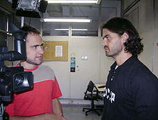 Carmo Dalla Vecchia conversa com jornalista André Felipe, videorrepórter da Folha Online