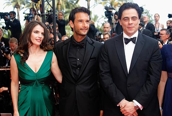 A partir da esquerda, Julia Ormond, Rodrigo Santoro e Benicio Del Toro; ator brasileiro voltou ao tapete vermelho