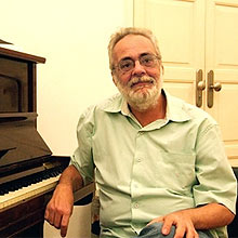 Regente Rafael Grimaldi, do coral Ars Nova, da UFMG