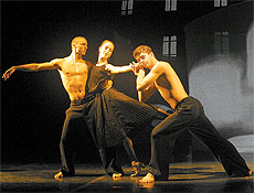 Bailarinos com Ana Botafogo, que faz participação no balé de Weill no auditório Claudio Santoro