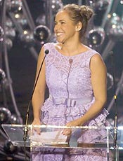 Visual de Daniela Mercury foi comparado ao da menina Maisa