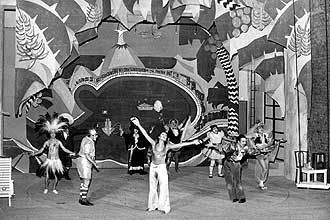 Atores durante apresentao da pea "O Rei da Vela", de Oswald de Andrade, em 1967, dirigida por Jos Celso Martinez Corra