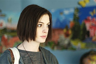 Anne Hathaway  uma das favoritas  estatueta de melhor atriz (drama) por "O Casamento de Rachel", de Jonathan Demme