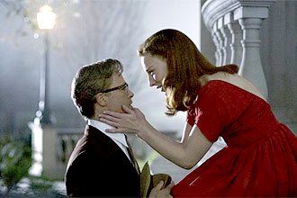 Brad Pitt e Cate Blanchett estrelam "O Curioso Caso de Benjamin Button"; filme concorre em cinco categorias, incluindo melhor ator
