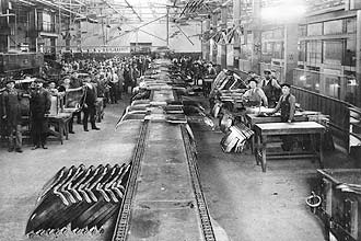 Fbrica da Ford em Detroit, nos anos 1930; colapso na indstria automobilstica trouxe desafios para a cidade americana