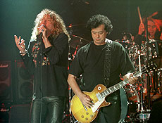Plant e Jimmy Page em show na Turquia, em 1998; vocalistas substitutos no funcionaram
