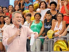 Pedro Bial no comando do "Big Brother Brasil 9"; apesar do sucesso comercial, edição ainda tem baixa audiência
