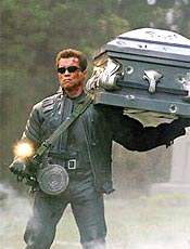 Arnold Schwarzenegger em cena de "O Exterminador do Futuro 3"