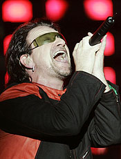 Bono Vox, vocalista do U2, durante show da banda em São Paulo (SP)