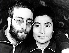 John Lennon e Yoko Ono; biografia do ex-beatle sai agora no Brasil