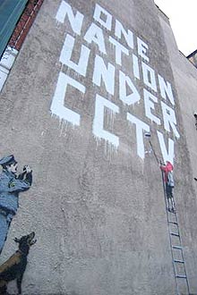 Mural feito pelo grafiteiro Banksy foi "censurado" por autoridades britnicas