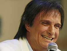 Fãs paulistanos de Roberto Carlos poderão ver o rei cantando durante oito dias de shows - 09082255