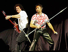 Brian May e Paul Rodgers; vocalista entrou para o Queen aps a morte de Freddie Mercury