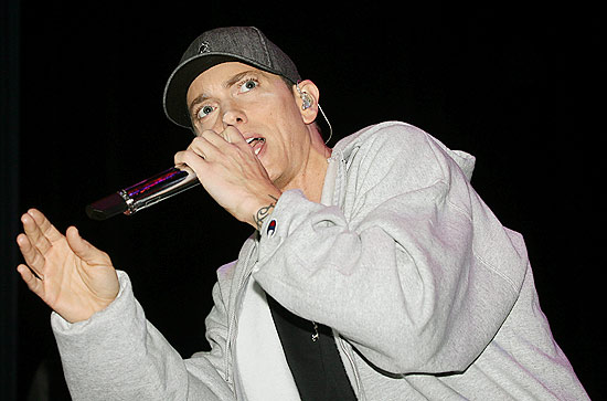 Eminem ir lanar nova verso de seu ltimo disco, "Relapse", incluindo sete faixas extras