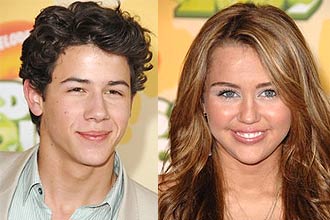 O integrante do Jonas Brothers, Nick Jonas, e Miley Cyrus; irmo do msico confirmou durante entrevista o namoro da dupla
