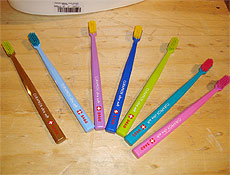 Cada um das escovas de dente de marca suíça custa R$ 14 em loja da SPFW
