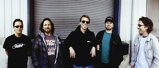 Os integrantes do Pearl Jam: Mike McCready, Eddie Vedder, Matt Cameron, Jeff Ament e Stone Gossard