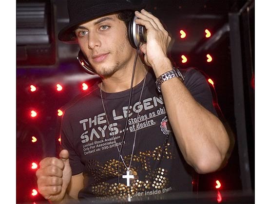 O modelo Jesus Luz será DJ em uma casa noturna de São Paulo na semana que vem