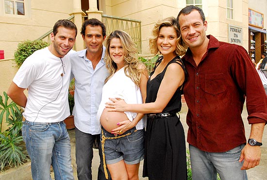 Os atores Henri Castelli, Marcos Pasquim, Ingrid Guimarães, Flávia Alessandra e Malvino Salvador estão no elenco de "Caras e Bocas"