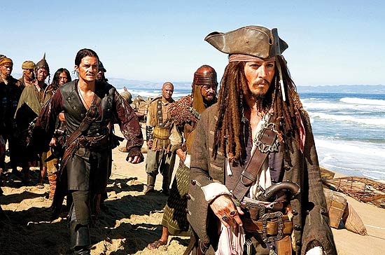 O ator Johnny Depp como Jack Sparrow em cena do filme &quot;Piratas do Caribe: No Fim do Mundo&quot;