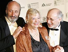 Paul Stookey, Mary Travers e Peter Yarrow do grupo Peter, Paul and Mary; integrante morreu ontem