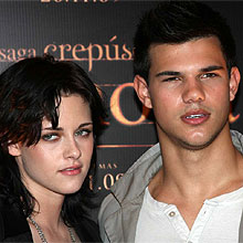 Kristen Stewart e Taylor Lautner, astros de "Lua Nova", divulgam o filme em So Paulo