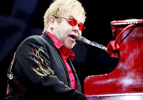 Elton John "provavelmente" vai cantar na cerimnia de casamento do prncipe William em abril