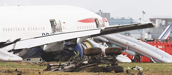 Acidente com Boeing 777 em Heatrow, no ano passado, inspirou programa de TV que vai derrubar aeronave