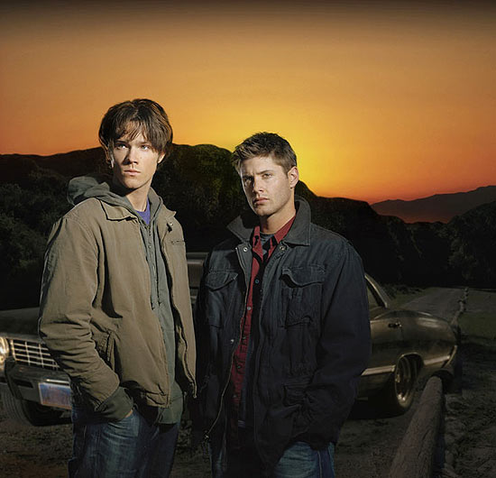 Os protagonistas do seriado "Sobrenatural", exibido pelo SBT no horrio nobre