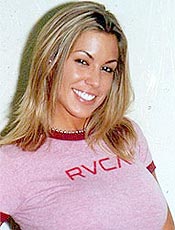 Joana Prado em foto de 2004; modelo se diz contrangida por passado como Feiticeira