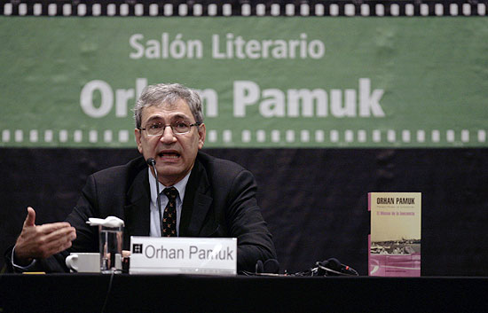 Orhan Pamuk fala durante a apresentação de seu novo livro em Guadalajara