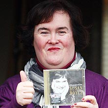 O lbum "I Dreamed a Dream", de Susan Boyle, lidera paradas nos EUA pela terceira semana seguida
