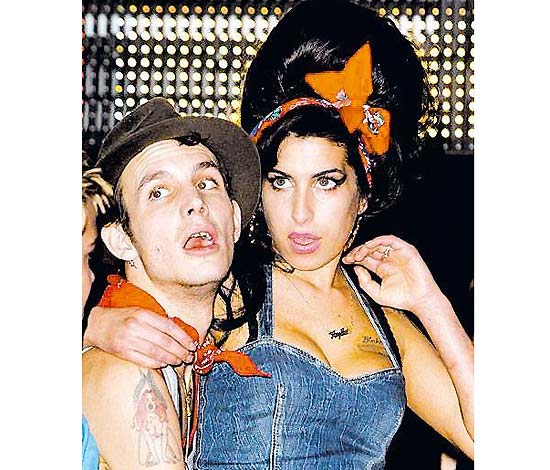 A cantora Amy Winehouse com o seu ex-marido, Blake Fielder-Civil