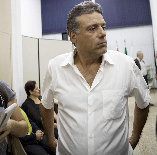 O  cineasta Fábio Barreto, que teve alta para continuar tratamento em casa,  voltou a ser internado no Rio