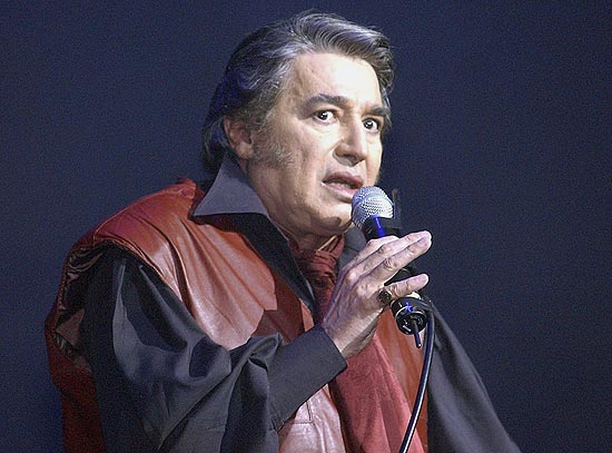 O cantor argentino Sandro, considerado um dos pioneiros do rock em espanhol, morreu nesta tera-feira