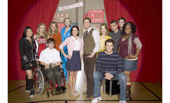O elenco do seriado "Glee"; produtores esto negociando com empresa de licenciamento uma adaptao para os palcos