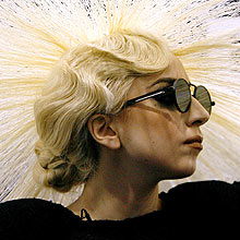 Polaroid contratou a diva pop Lady Gaga para ser consultora criativa da marca