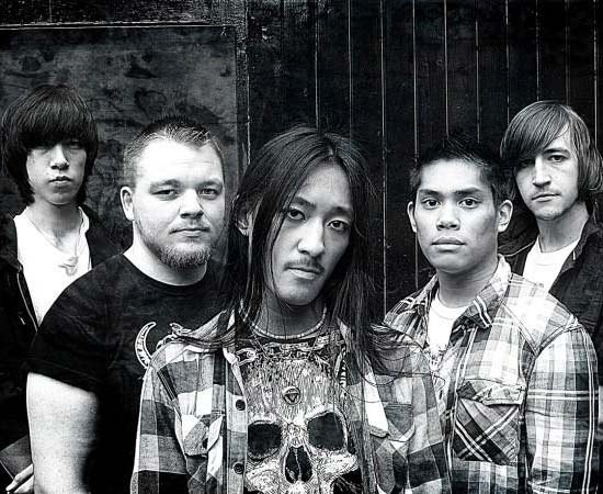 De esquerda para direita, Ken Do, Barry O'Connor, Marc Vagas, Leon Villalba e Timothy Kennelly, da banda After Death