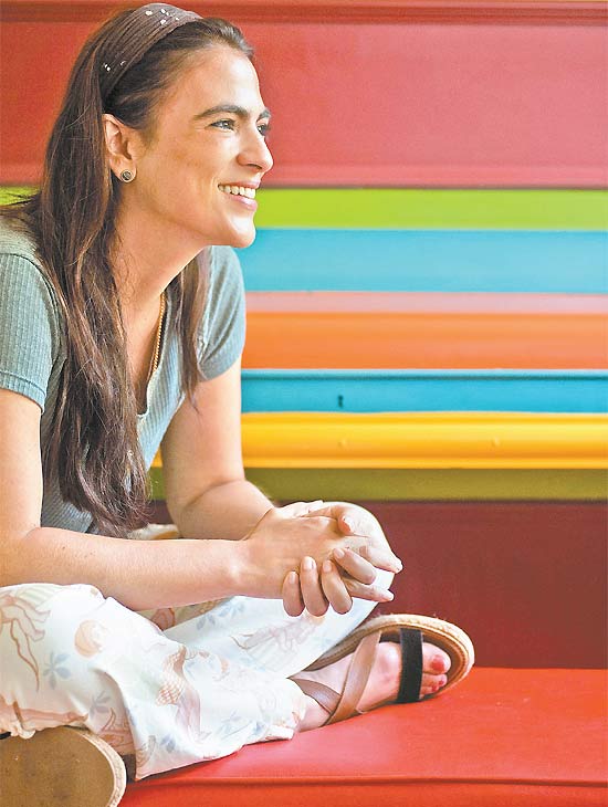 Claudia Faissol, 38, que prepara documentário sobre o cantor e o segue em shows pelo mundo