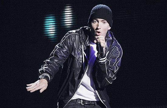 O rapper americano Eminem, cujo single &quot;Not Afraid&quot; estreia amanh em primeiro lugar em parada da Billboard