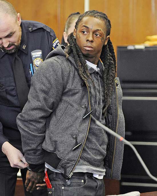 Rapper Lil Wayne  algemado aps receber sentena de priso