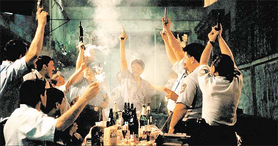 Cena do filme "Do Outro Lado da Lei" ("El Bonaerense", de 2002), longa-metragem do argentino Pablo Trapero, que faz crtica ao sistema policial de seu pas