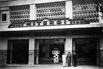 Fachada do Cine Niteri, que funcionou na av. Galvo Bueno entre 1953 e 1968, junto com restaurante, hotel e salo de festas